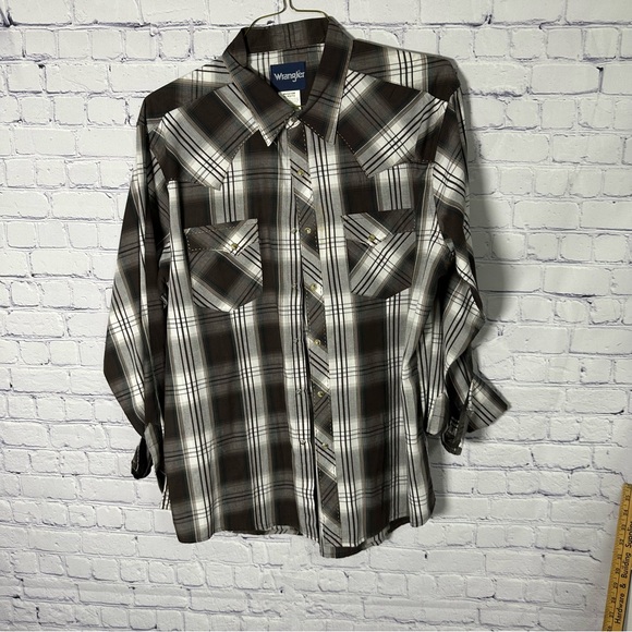 Wrangler Other - Wrangler Men's Black, Brown and White Plaid Button Down Shirt Size XL